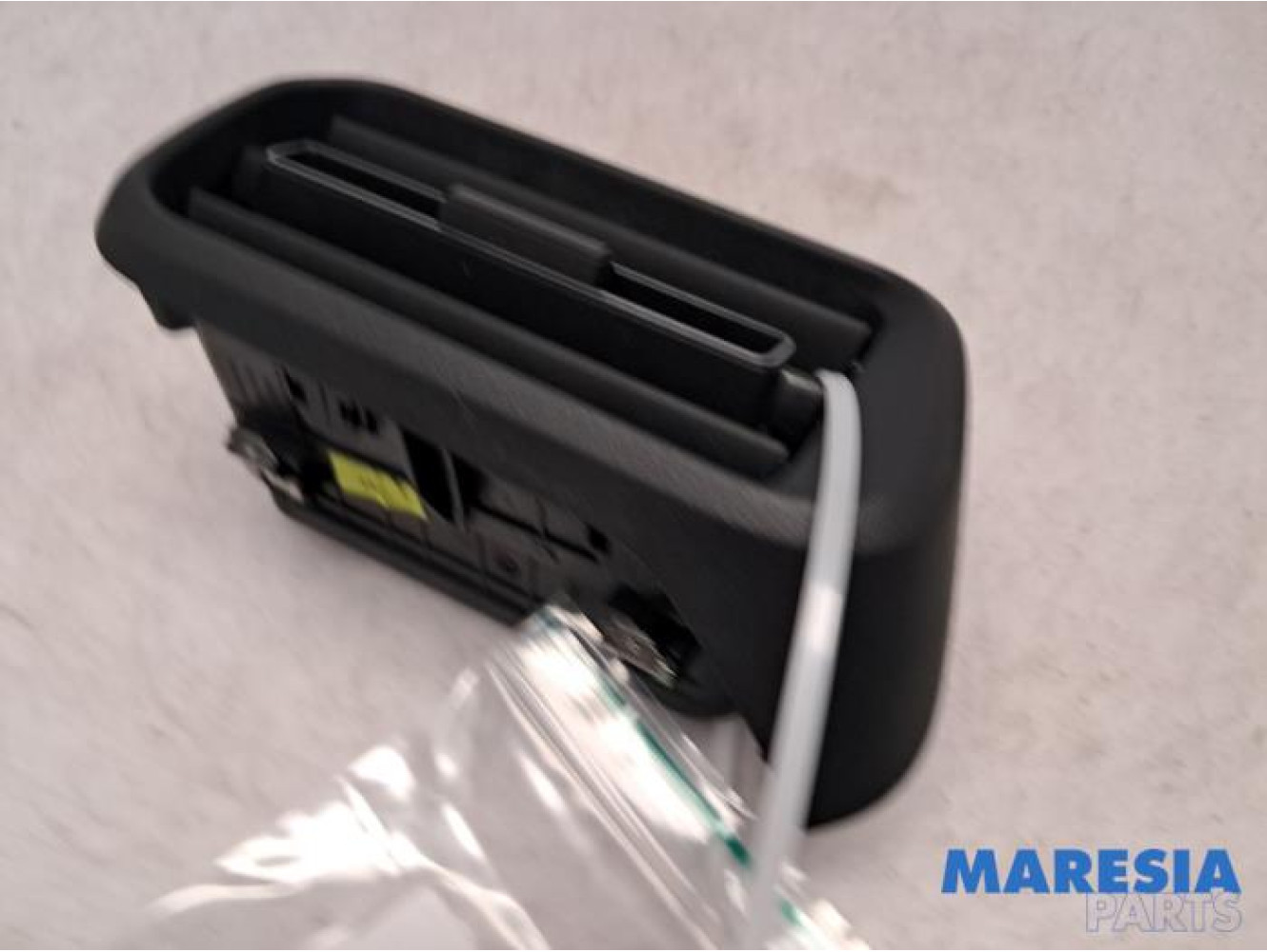 Opel - Combo - Dashboard vent