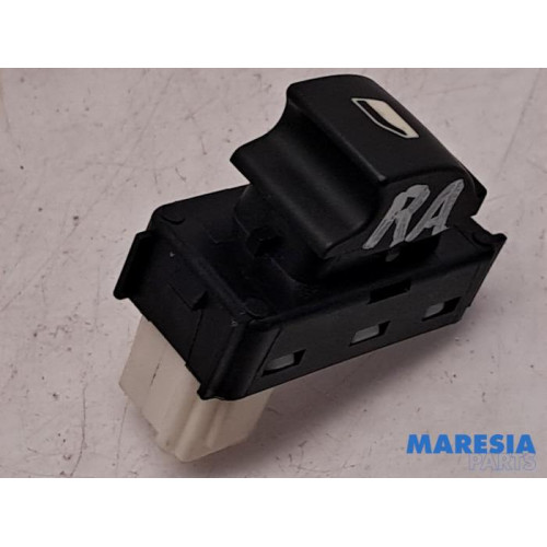 Peugeot - 5008 - Electric window switch