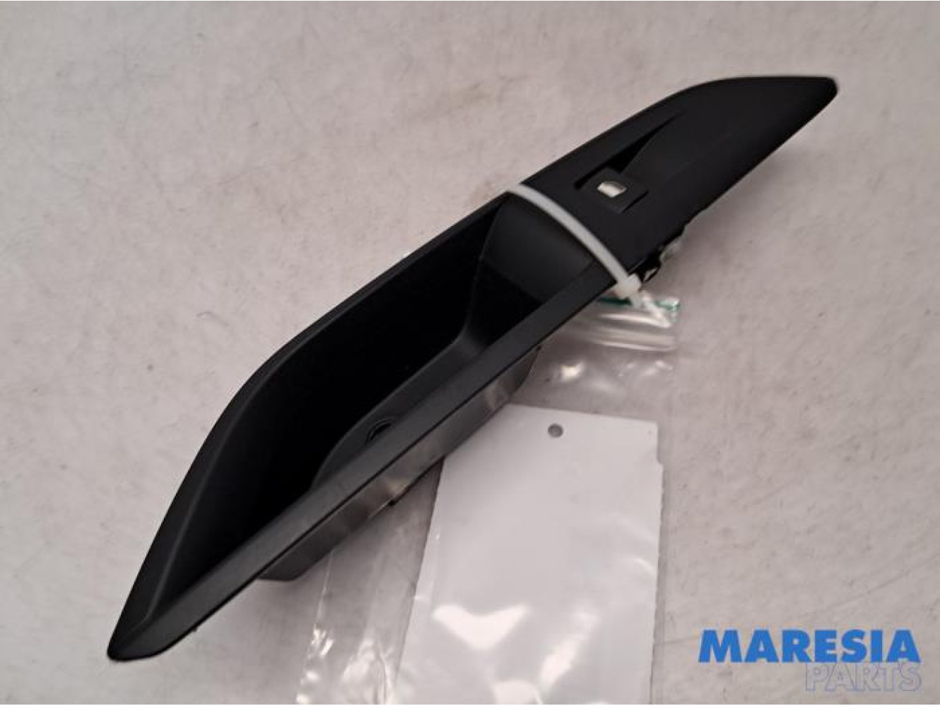 Peugeot - 5008 - Electric window switch