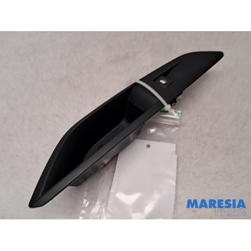 Peugeot - 5008 - Electric window switch