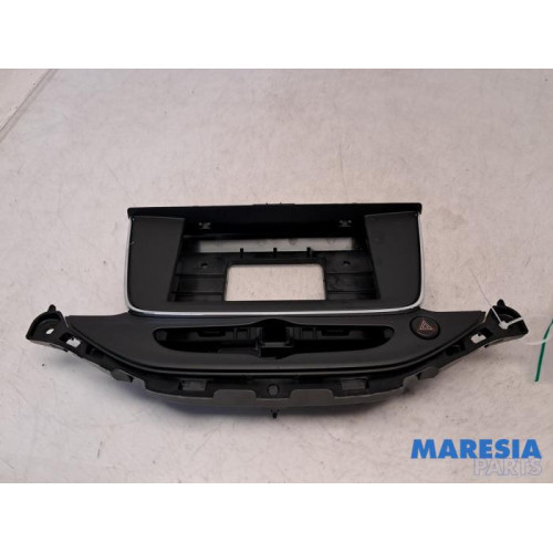 Opel - Astra - Radioblende