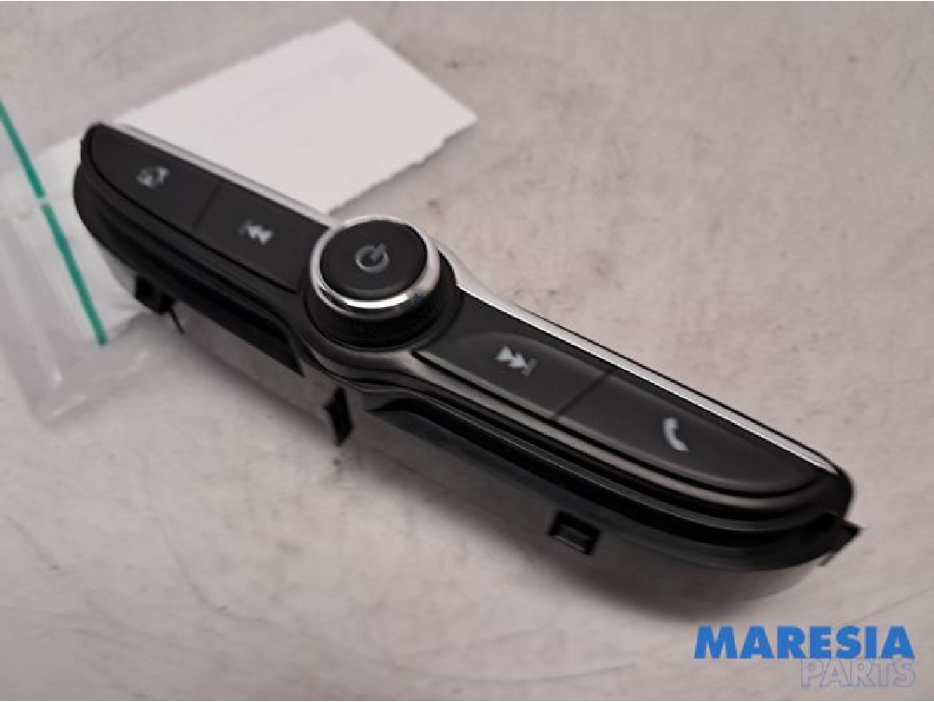 Opel - Astra - Multi-media control unit