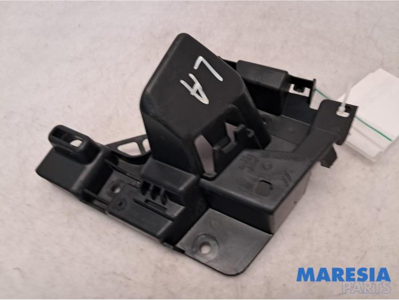 Opel - Combo - Rear bumper bracket, left
