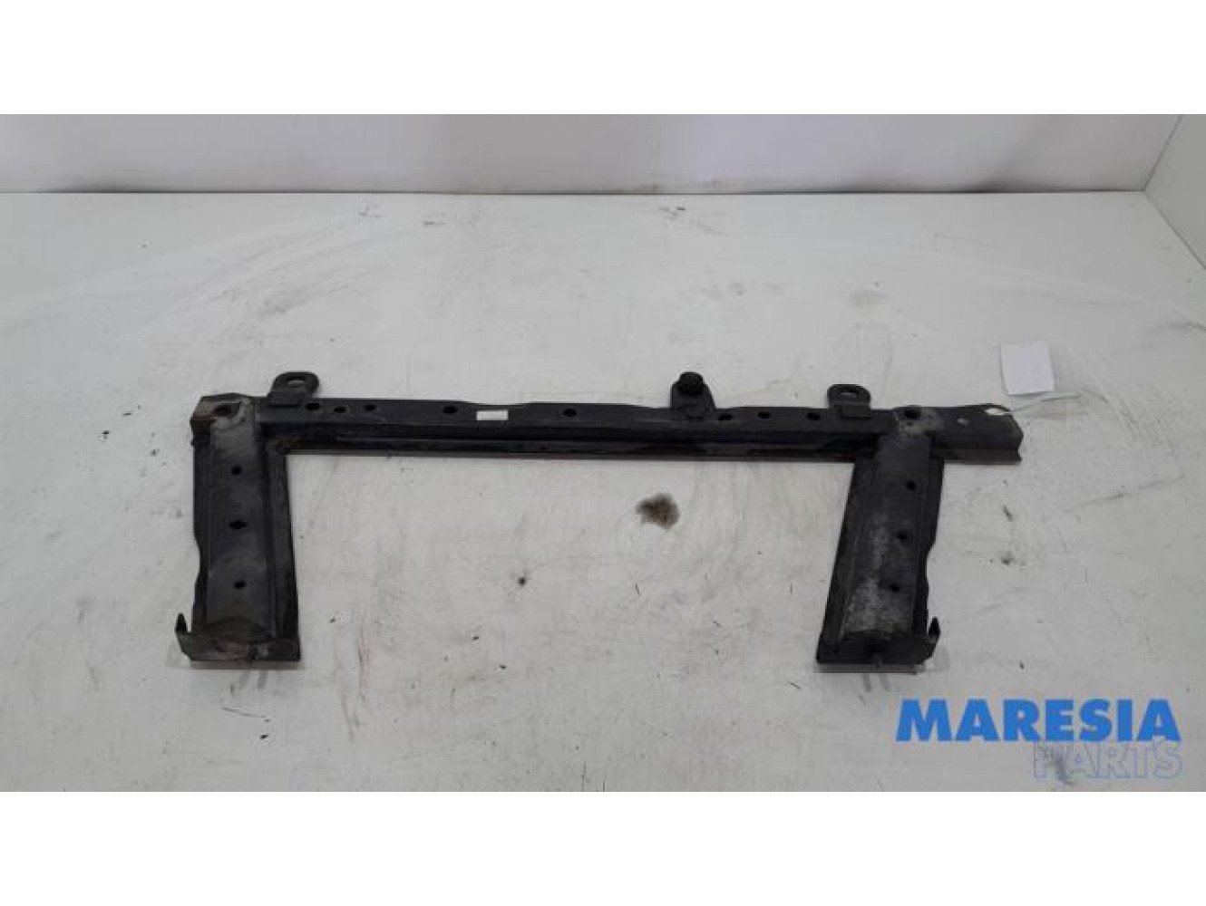 Renault - Clio - Radiator bar