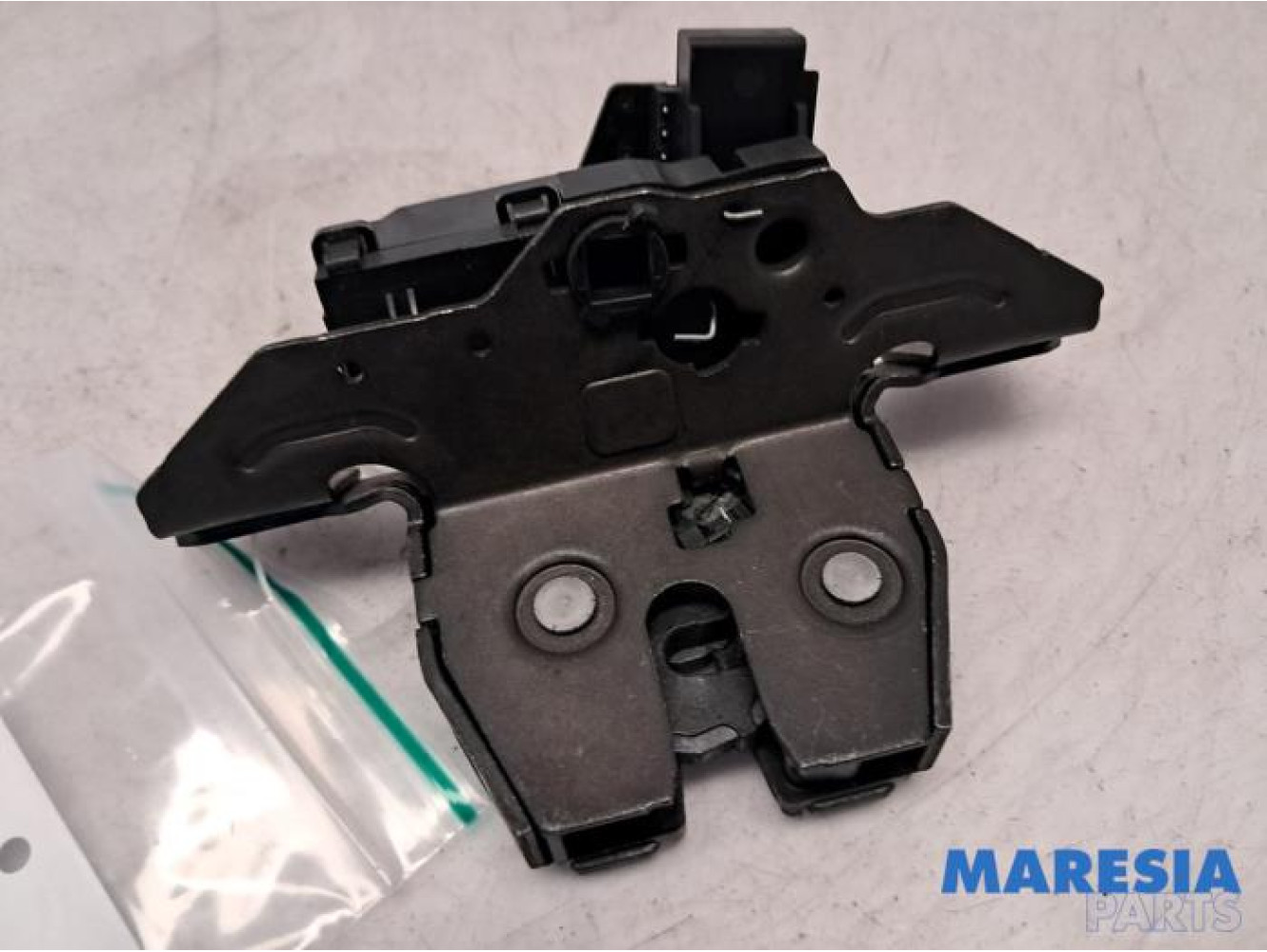 Opel - Astra - Tailgate lock mechanism