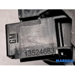 Opel - Astra - Tailgate lock mechanism