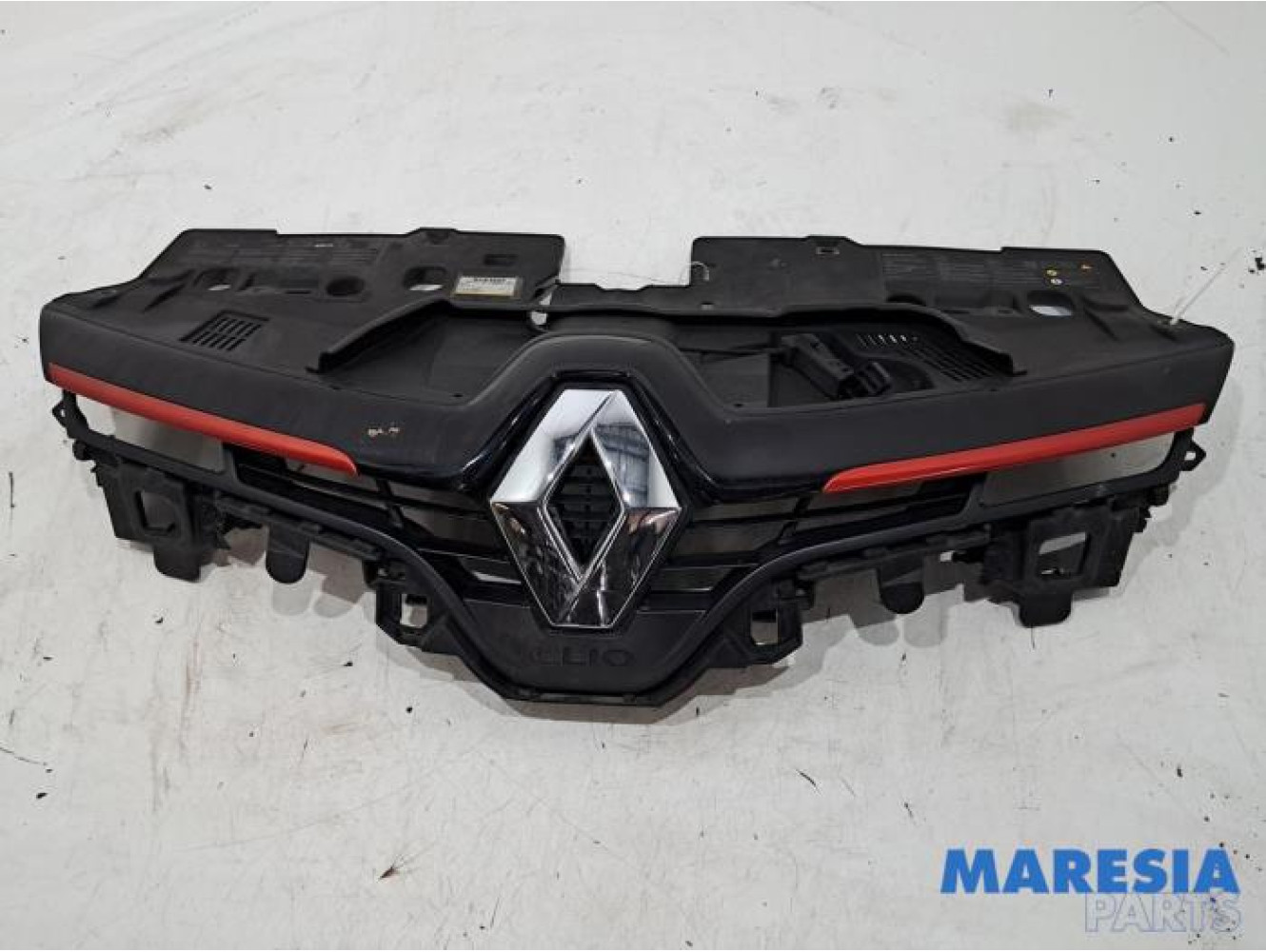 Renault - Clio - Grill
