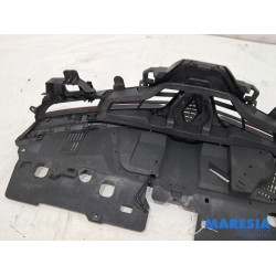 Renault - Clio - Grill