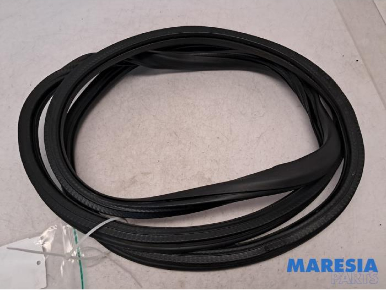 Peugeot - Partner - Sliding door seal, right