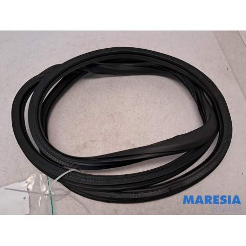 Peugeot - Partner - Sliding door seal, right