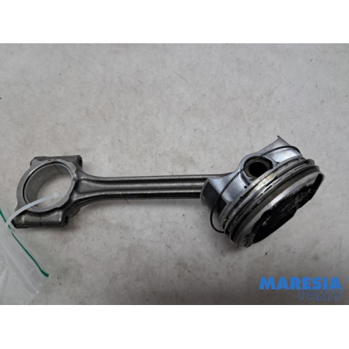 Peugeot - 208 - Connecting rod