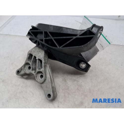 Peugeot - 5008 - Engine mount