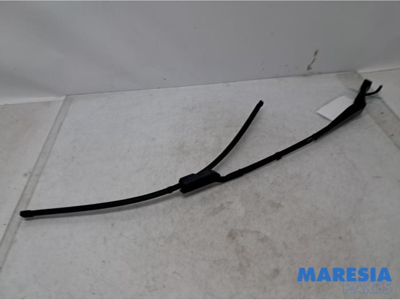 Peugeot - 5008 - Front wiper arm