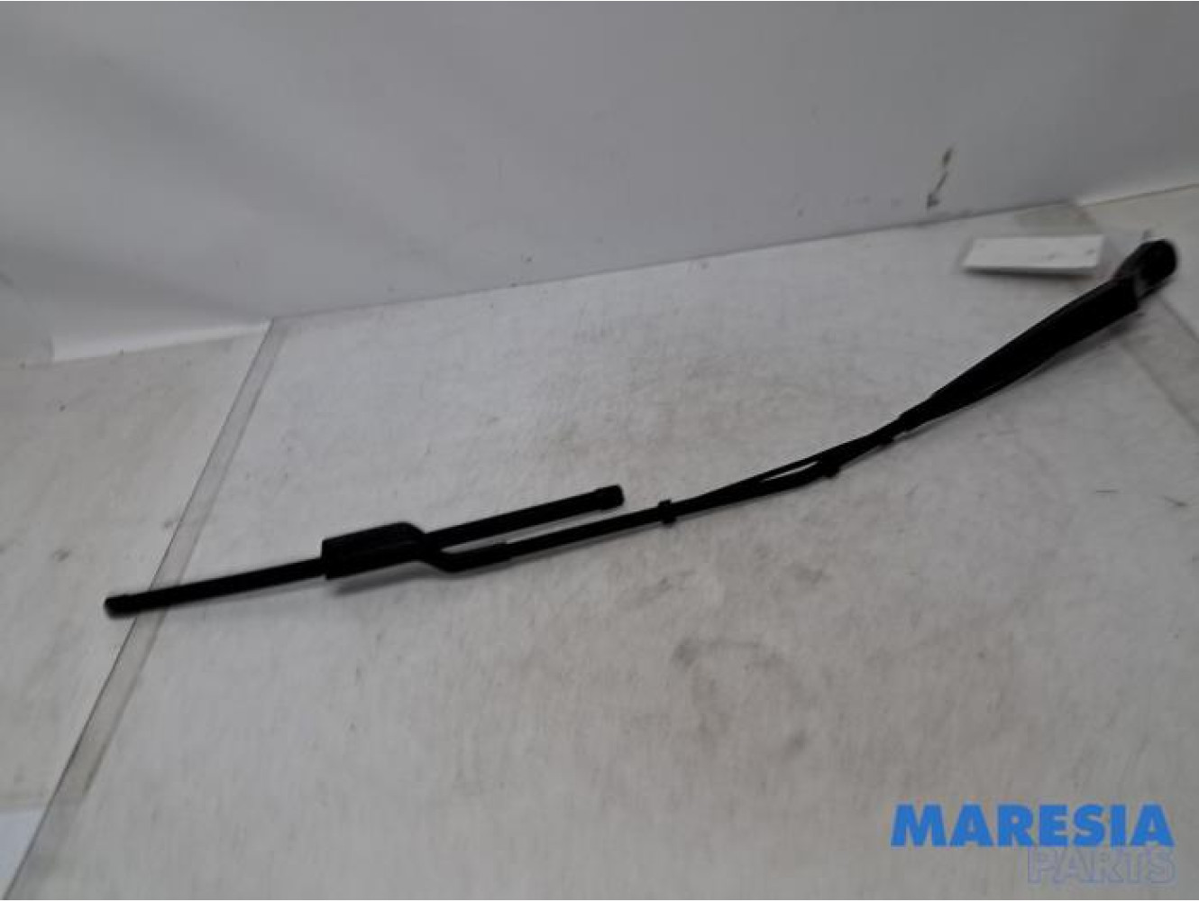 Peugeot - 5008 - Front wiper arm