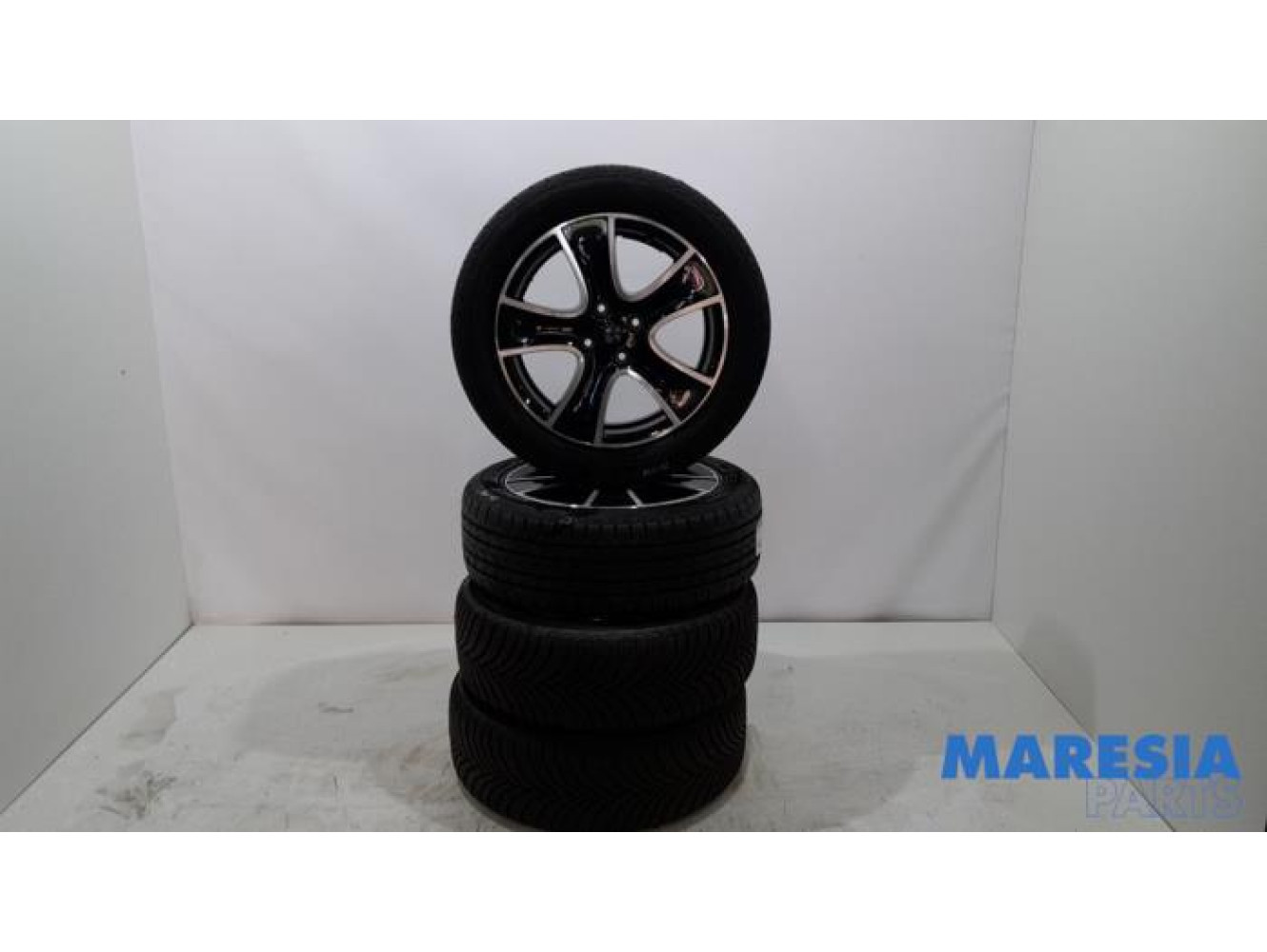 Renault - Clio - Sportvelgenset + banden