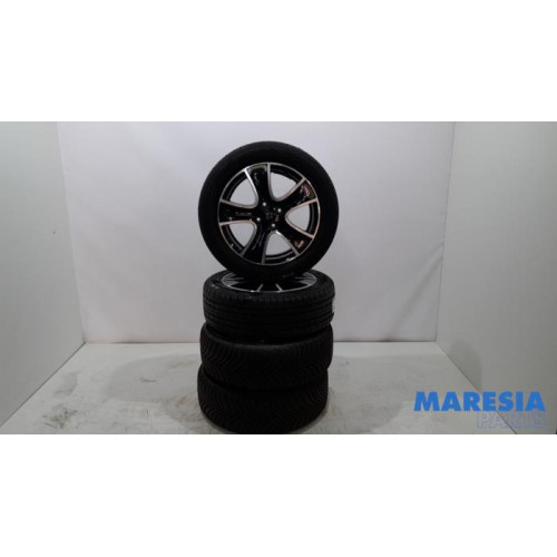 Renault - Clio - Sportvelgenset + banden