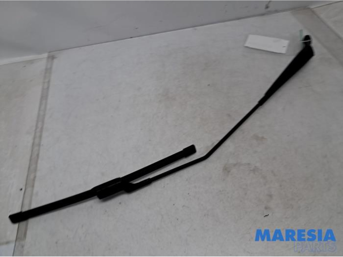 Peugeot - 2008 - Front wiper arm