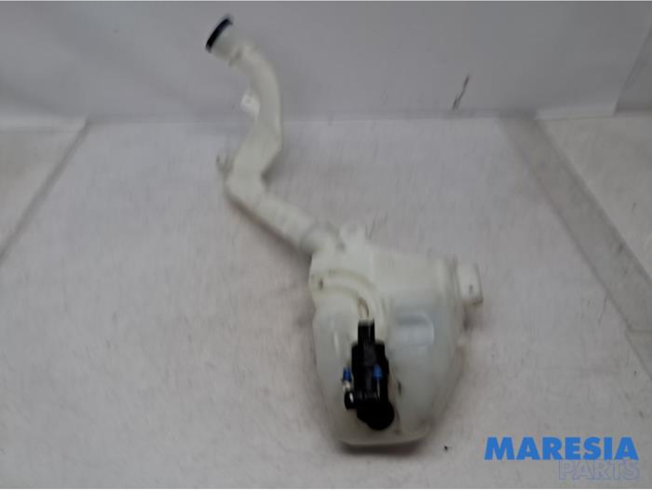 Peugeot - 2008 - Front windscreen washer reservoir