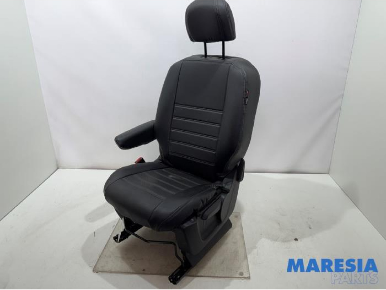 Opel - Combo - Seat, left