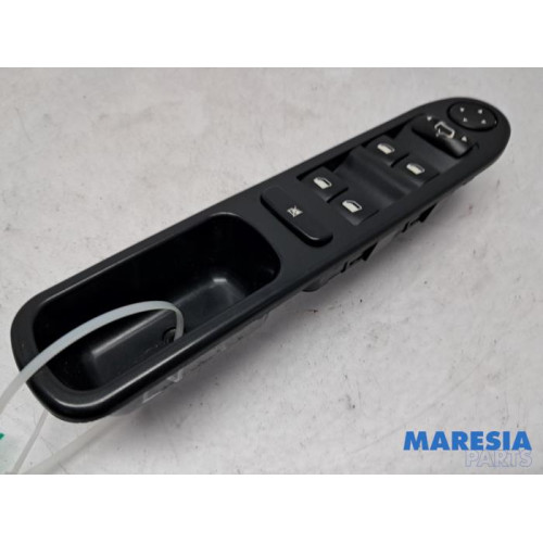 Peugeot - 307 - Multi-functional window switch
