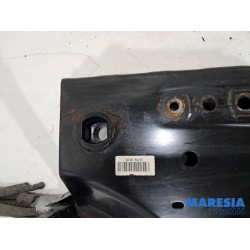 Opel - Vivaro - Subframe
