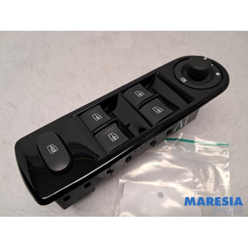 Renault - Clio - Multi-functional window switch