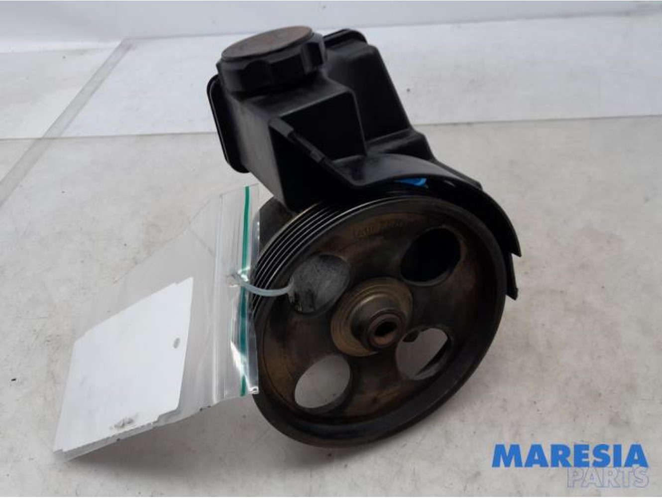 Peugeot - 206 - Power steering pump