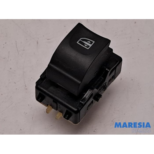 Renault - Clio - Electric window switch