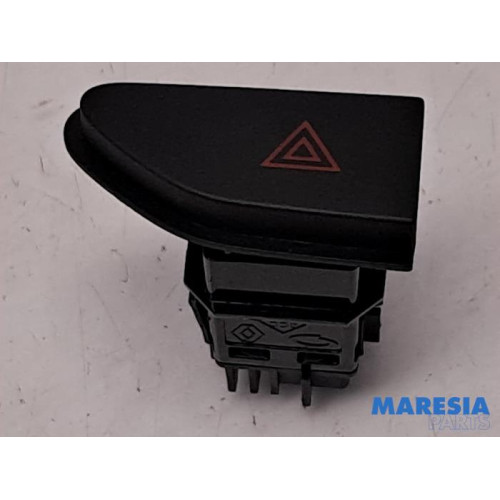 Renault - Clio - Panic lighting switch
