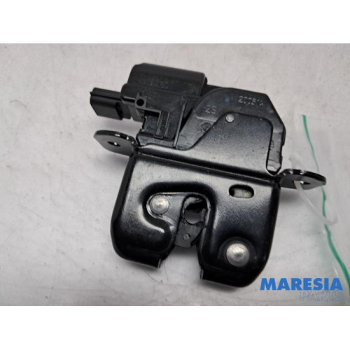 Renault - Clio - Tailgate lock mechanism