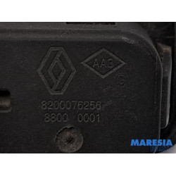 Renault - Clio - Tailgate switch