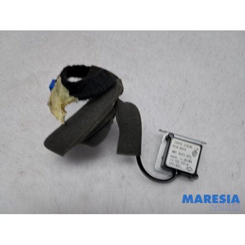 Renault - Clio - GPS antenna