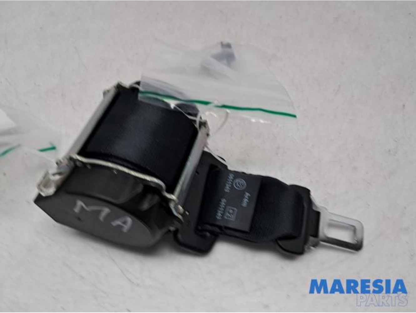 Renault - Clio - Rear seatbelt, centre
