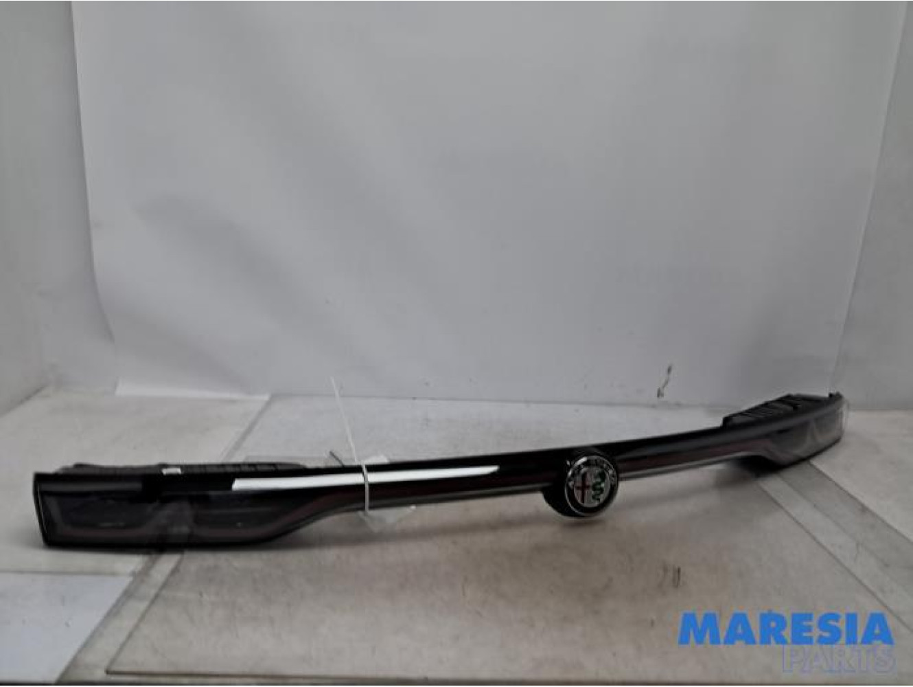 Alfa Romeo - Tonale - Taillight bar left and right