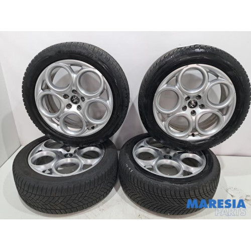 Alfa Romeo - Tonale - Sport rims set + tires