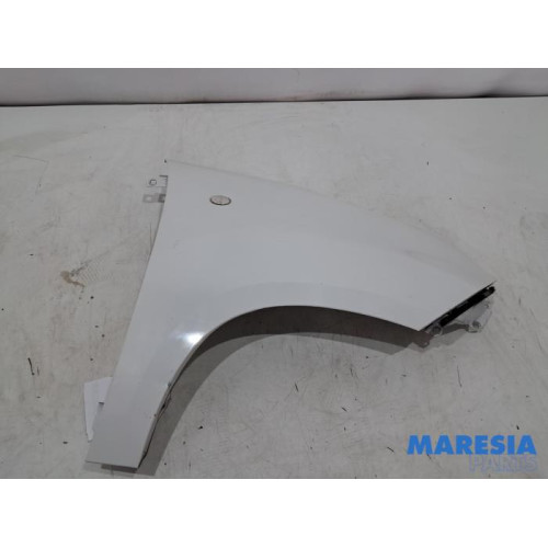 Fiat - 500L - Front wing, right