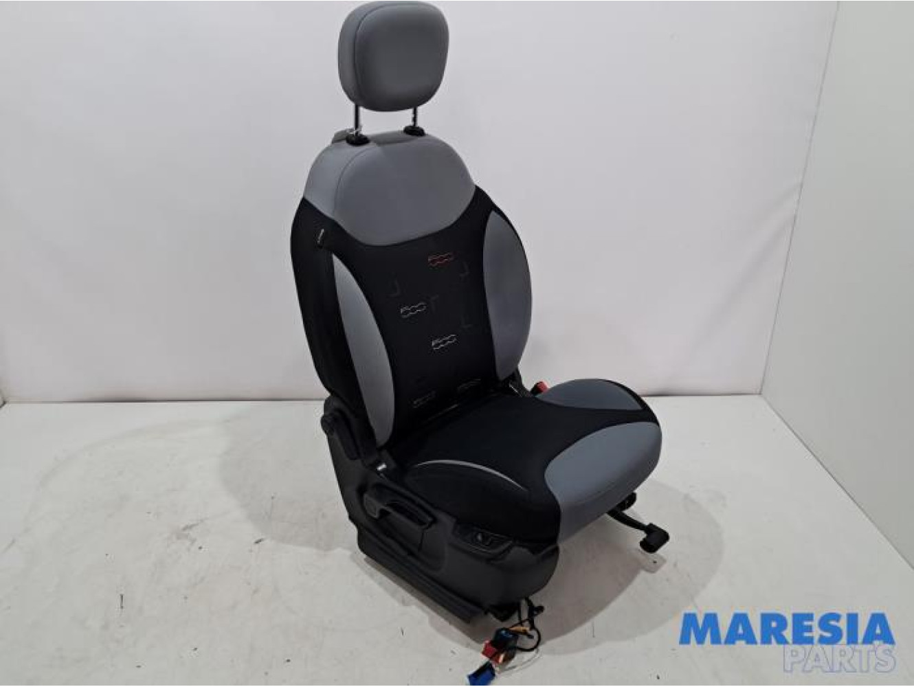 Fiat - 500L - Seat, right