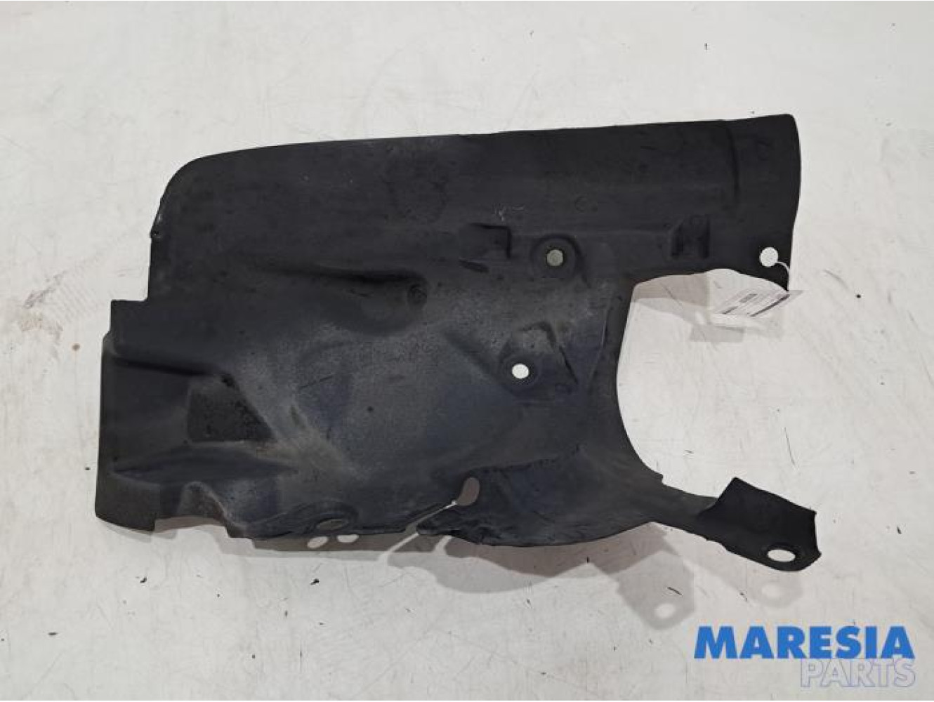 Renault - Clio - Wheel arch liner