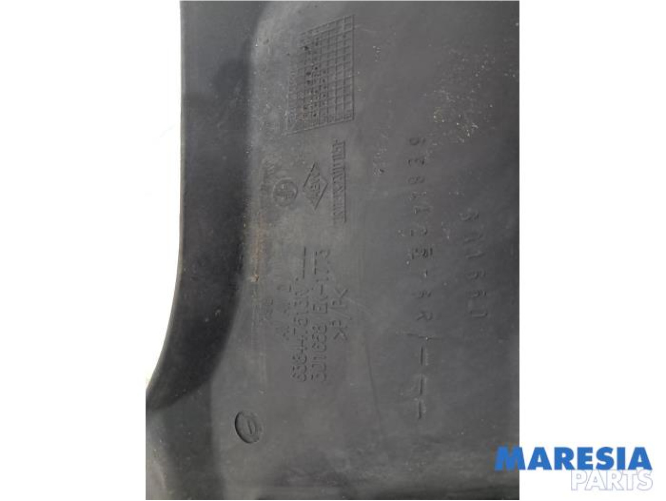 Renault - Clio - Wheel arch liner