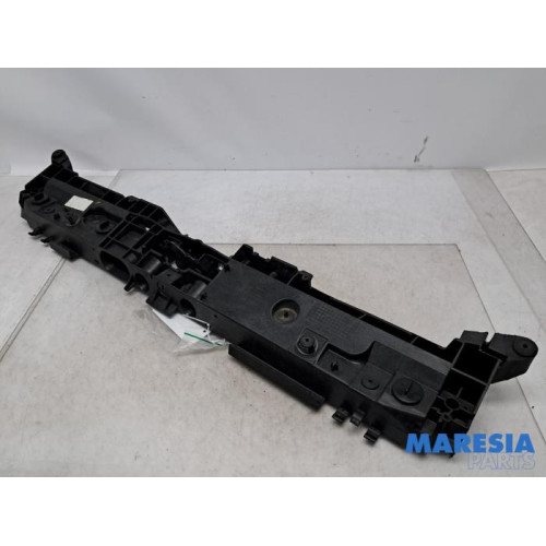 Renault - Clio - Lock plate