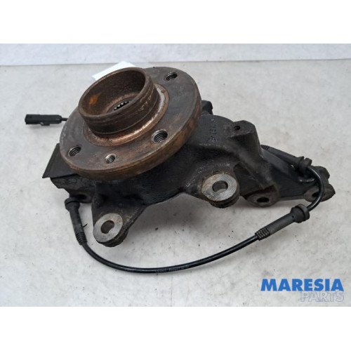 Renault - Clio - Knuckle, front right