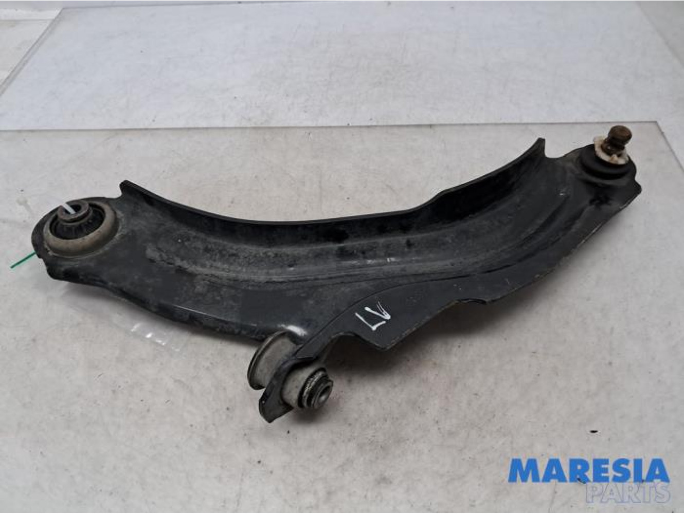 Renault - Clio - Front lower wishbone, left