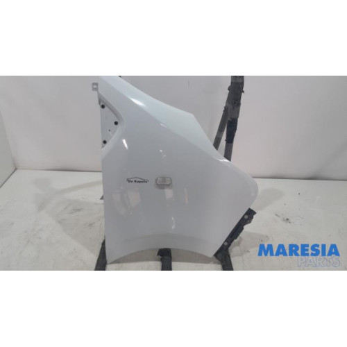 Renault - Trafic - Front wing, right