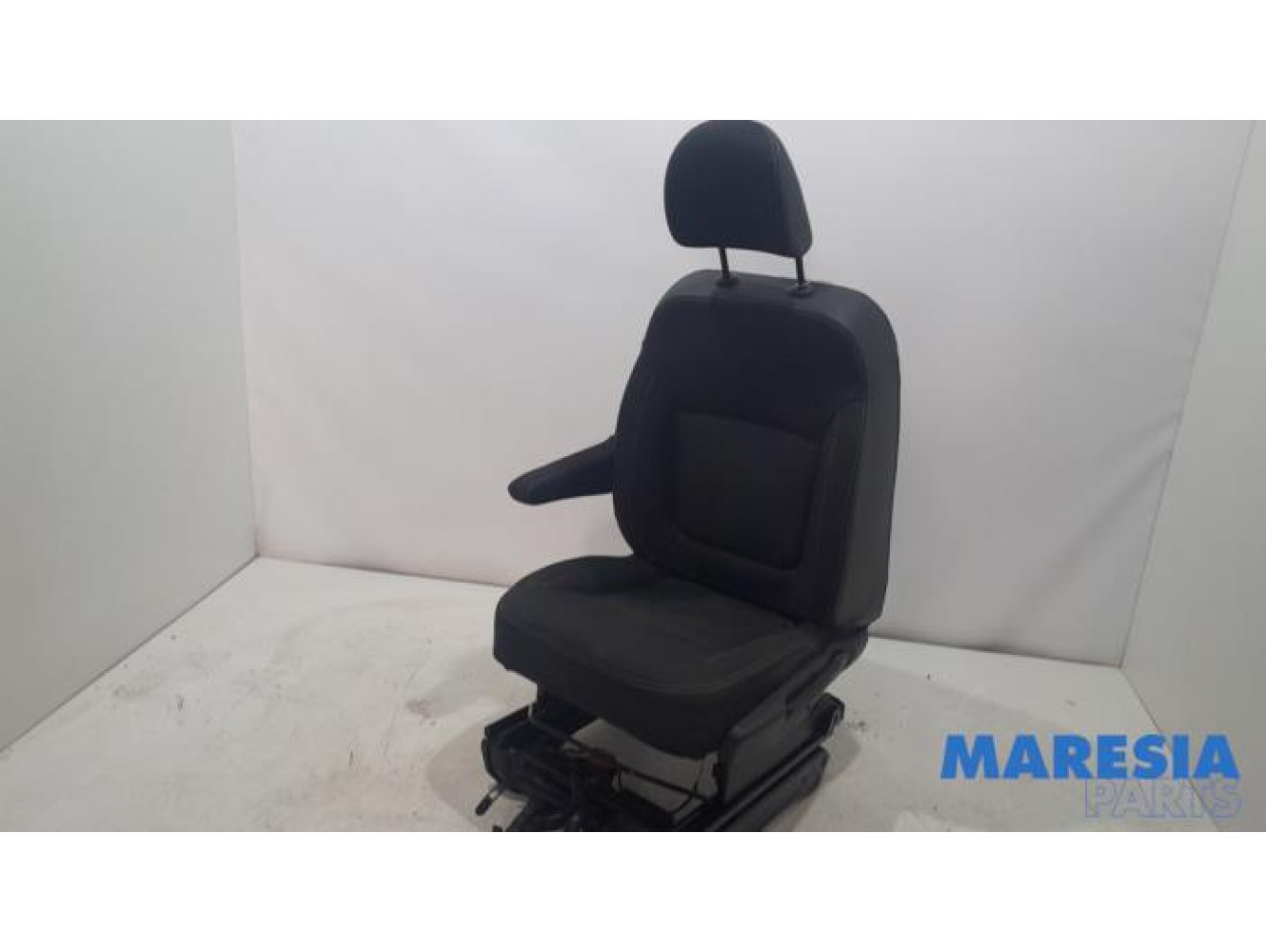 Renault - Trafic - Seat, left