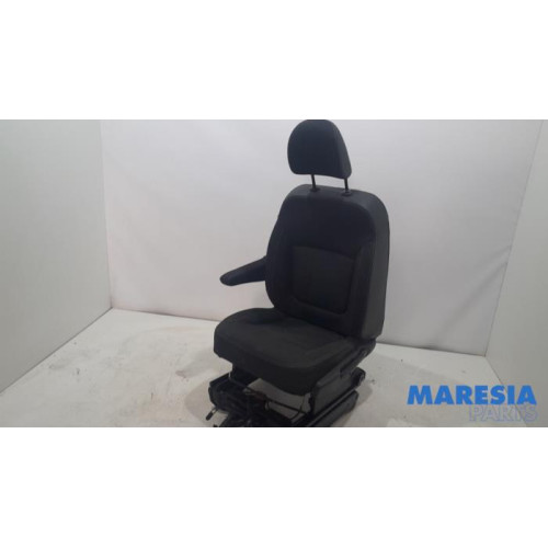 Renault - Trafic - Seat, left