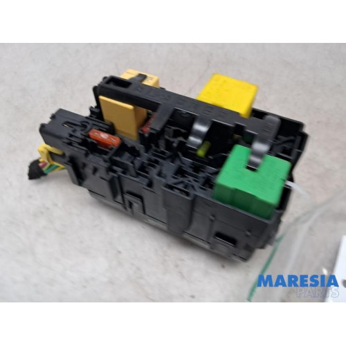Opel - Vivaro - Fuse box