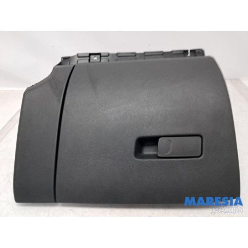 Alfa Romeo - Tonale - Glovebox