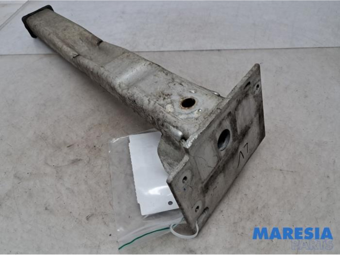 Citroen - Berlingo - Support bras de suspension avant gauche