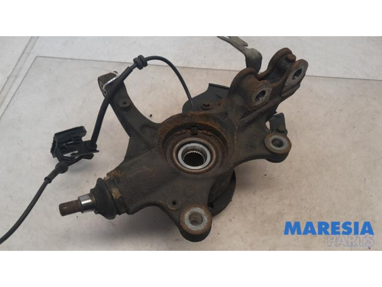 Opel - Vivaro - Achsschenkel links vorne