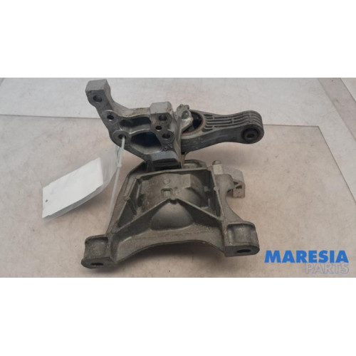 Opel - Vivaro - Engine mount